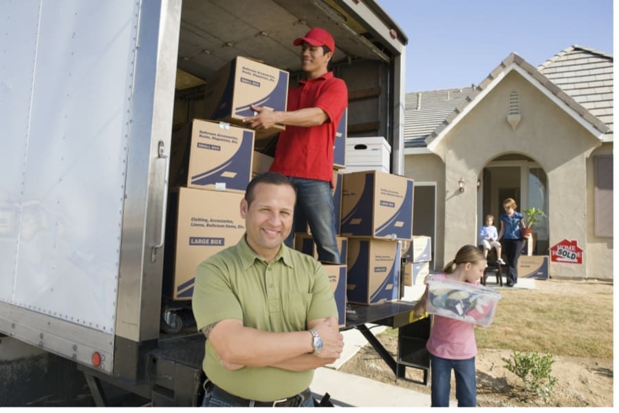 DFW moving company experts helping to move a costumer belonging from place to place.