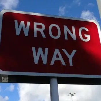 "Wrong Way" sign
