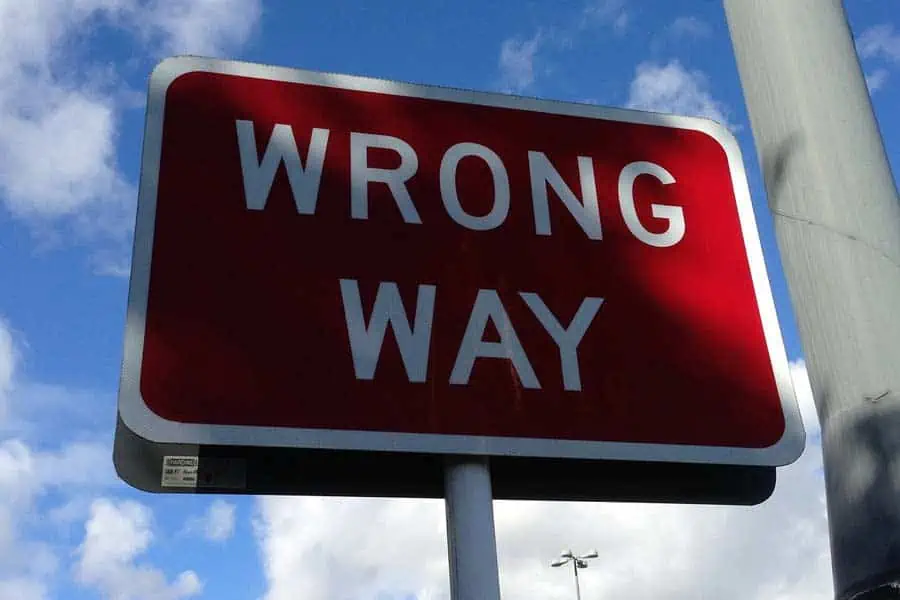 "Wrong Way" sign